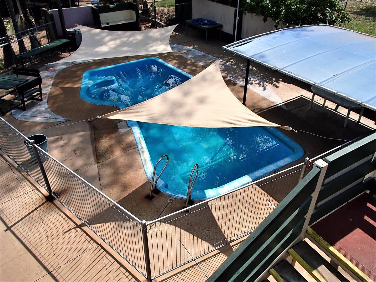 Palm Court Backpackers Hostel Katherine Luaran gambar