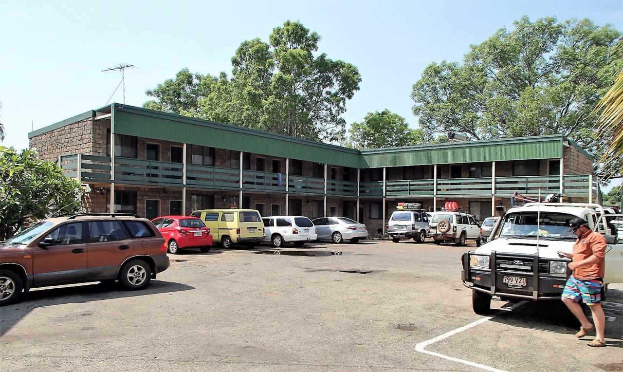 Palm Court Backpackers Hostel Katherine Luaran gambar