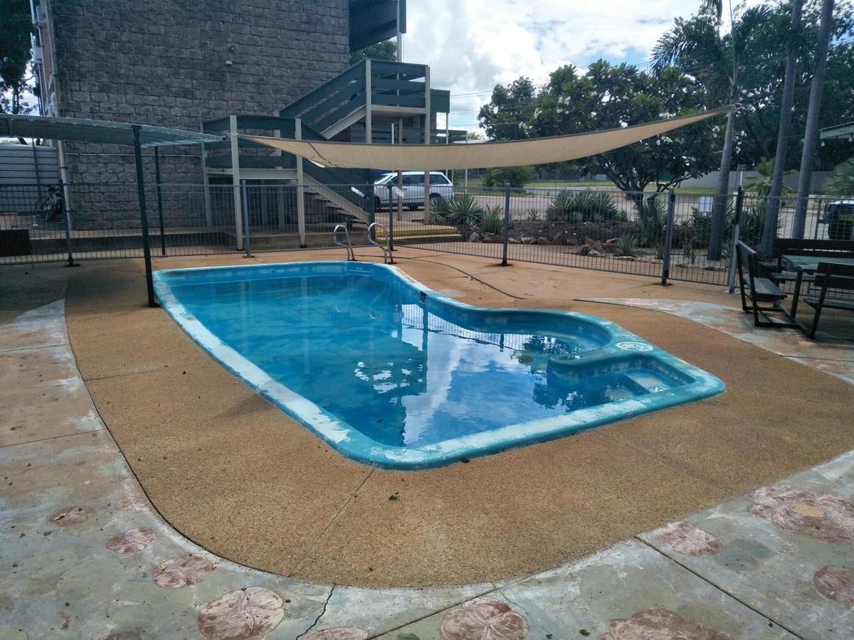 Palm Court Backpackers Hostel Katherine Luaran gambar