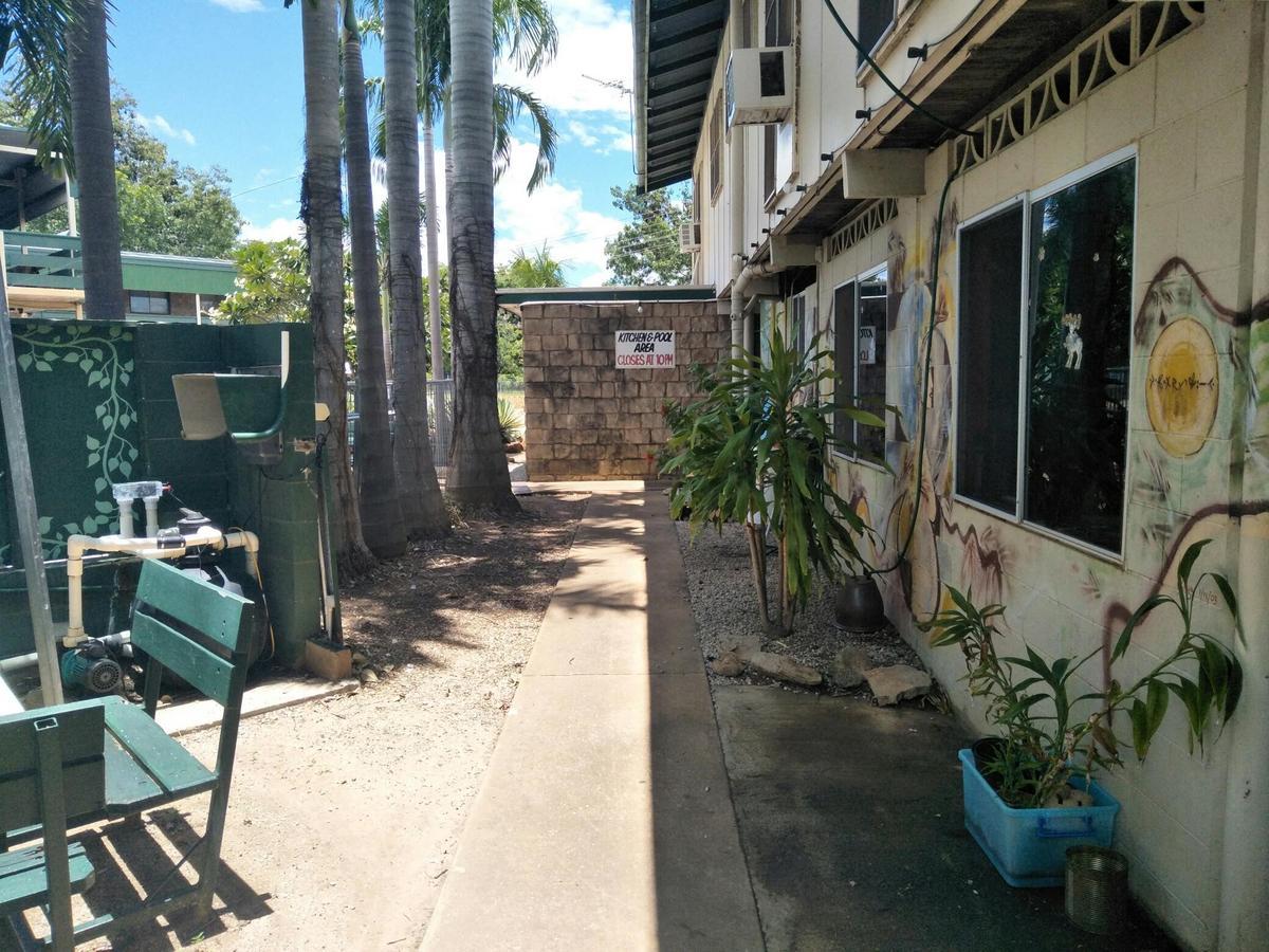 Palm Court Backpackers Hostel Katherine Luaran gambar